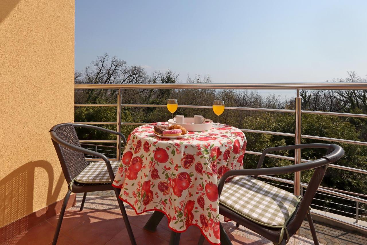 Starry Night - Smart Tv, Extra Big Bed, Big Bathtub, Private Parking, Sea View, Wifi, 2Bedrooms Volosko Exteriér fotografie