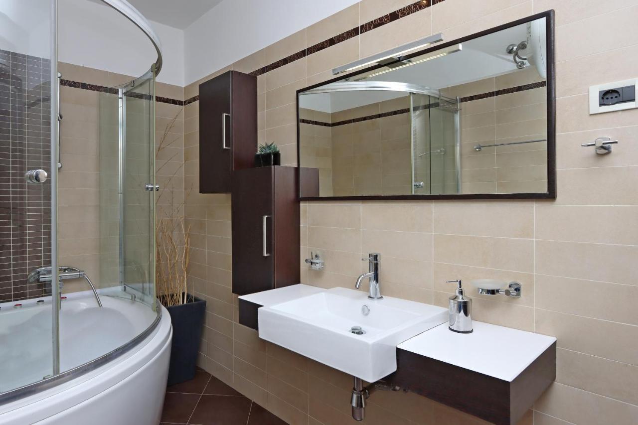 Starry Night - Smart Tv, Extra Big Bed, Big Bathtub, Private Parking, Sea View, Wifi, 2Bedrooms Volosko Exteriér fotografie